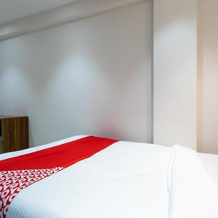 Oyo 29585 The Cliff Hotell Indore Exteriör bild