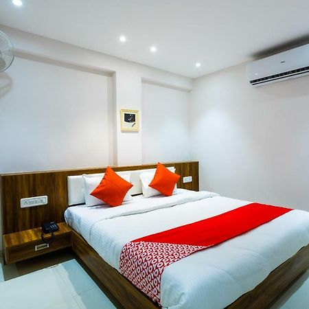 Oyo 29585 The Cliff Hotell Indore Exteriör bild