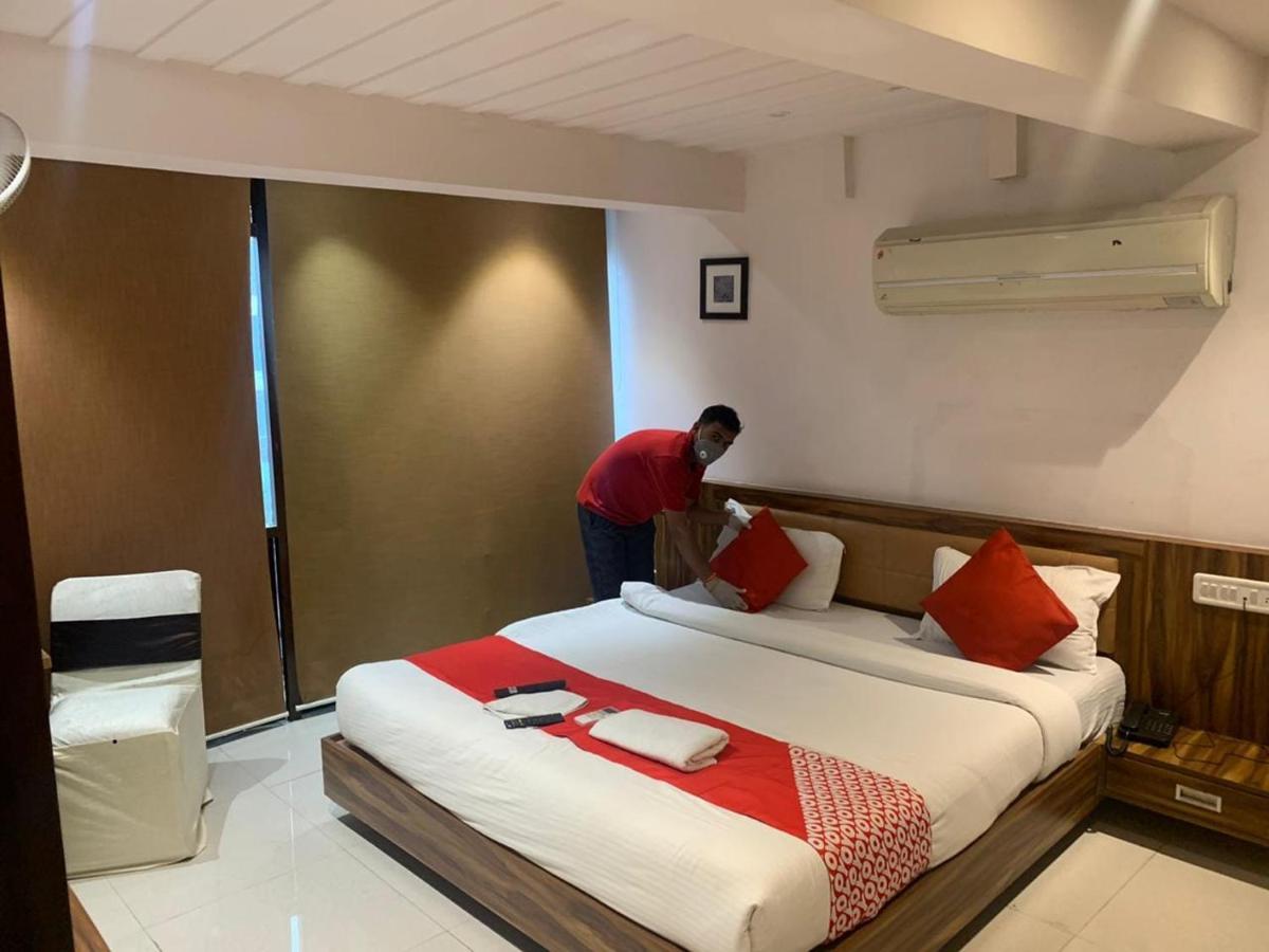 Oyo 29585 The Cliff Hotell Indore Exteriör bild