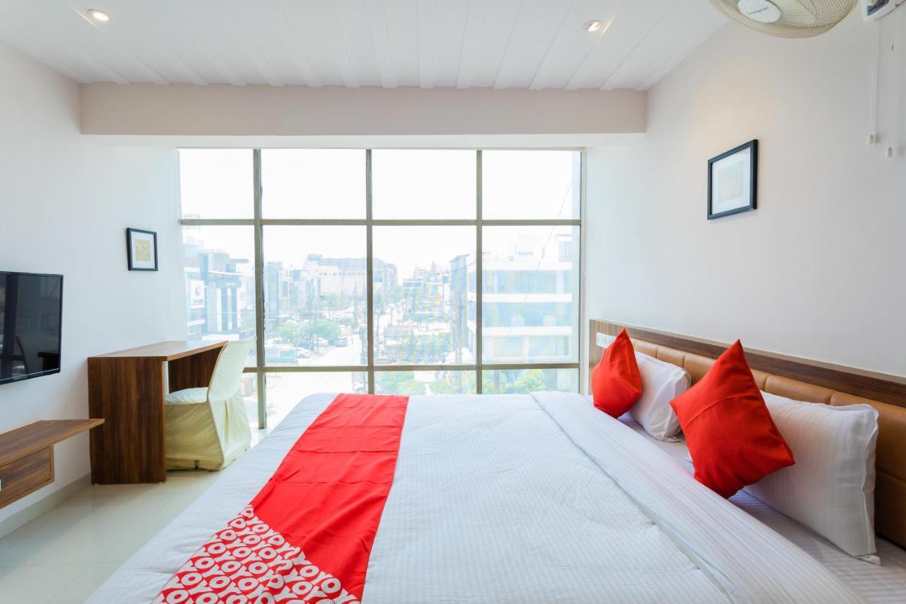 Oyo 29585 The Cliff Hotell Indore Exteriör bild