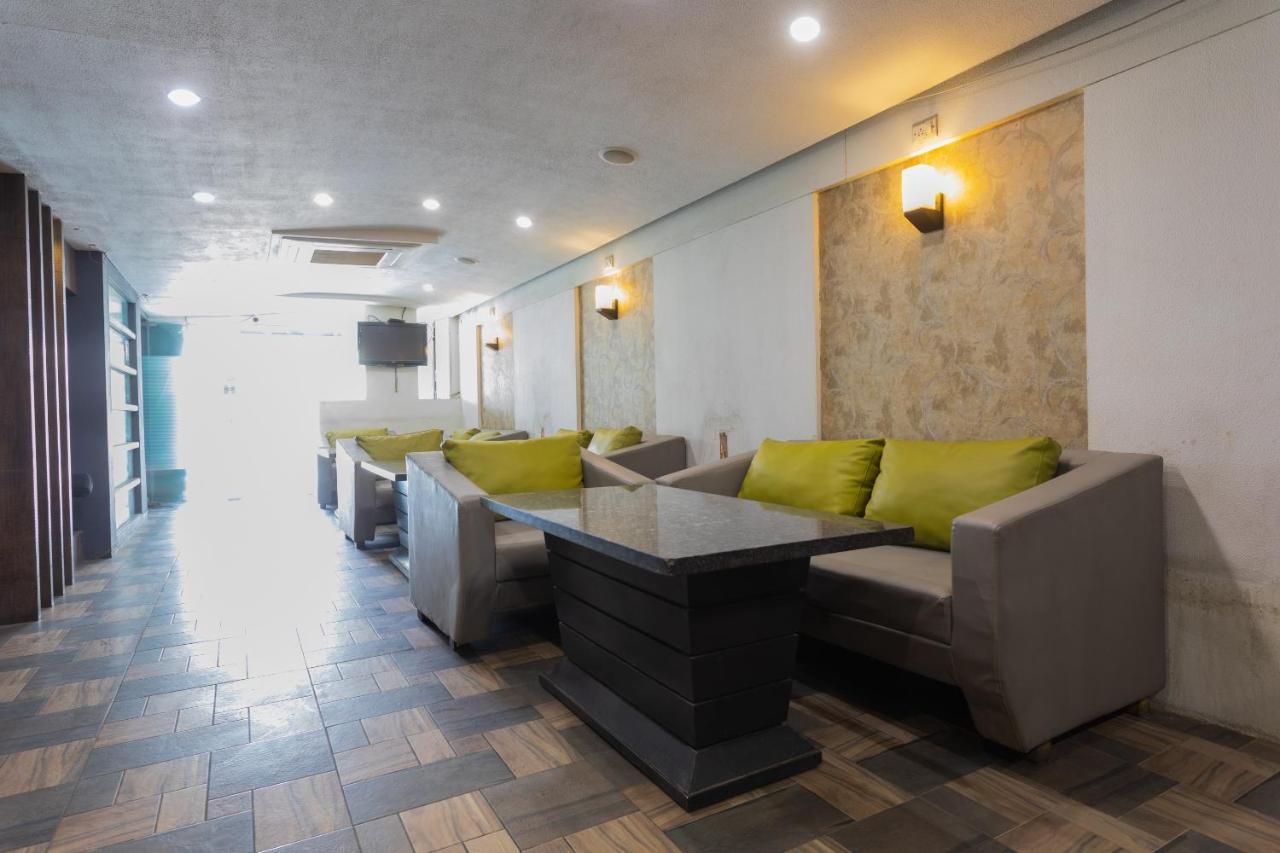 Oyo 29585 The Cliff Hotell Indore Exteriör bild