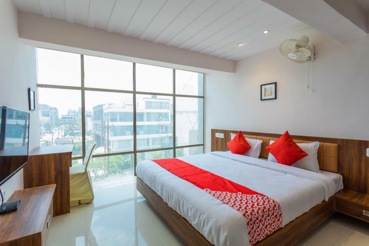 Oyo 29585 The Cliff Hotell Indore Exteriör bild