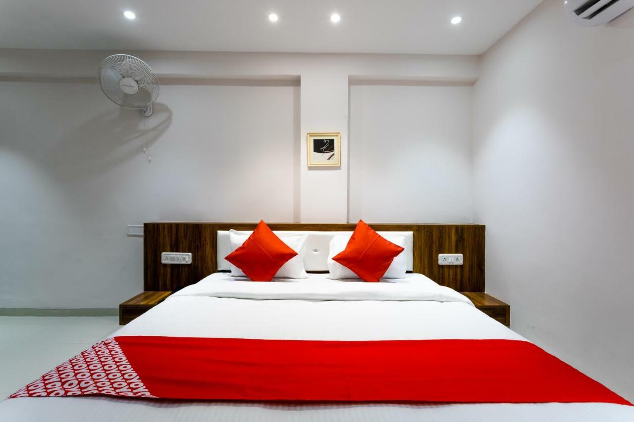 Oyo 29585 The Cliff Hotell Indore Exteriör bild